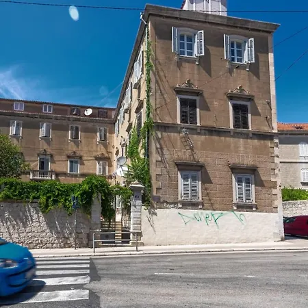 Leones Appartement
