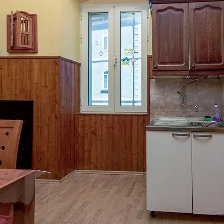 Leones Appartement *
